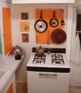 diy craft: kitchen pegboard pot holder
