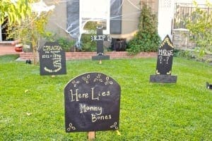 How to Make a Spooky DIY Halloween yard